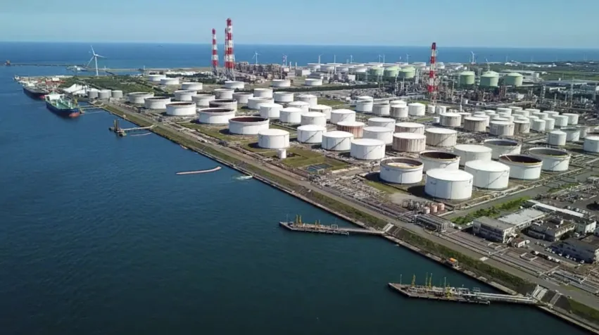 Промышленный нефтяной терминал